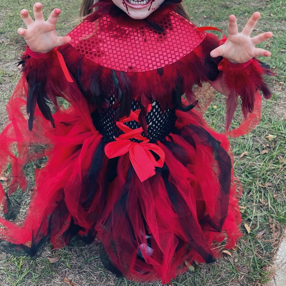 Deluxe vampire costume! Comes with all accessories except for arm cuffs. 4t-5t